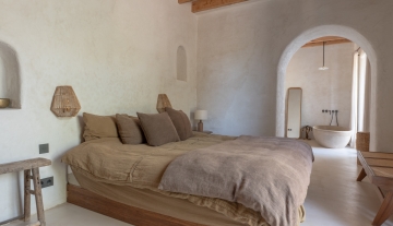 Resa estates ibiza villa Reno finca renovated te koop sale bedroom .jpg